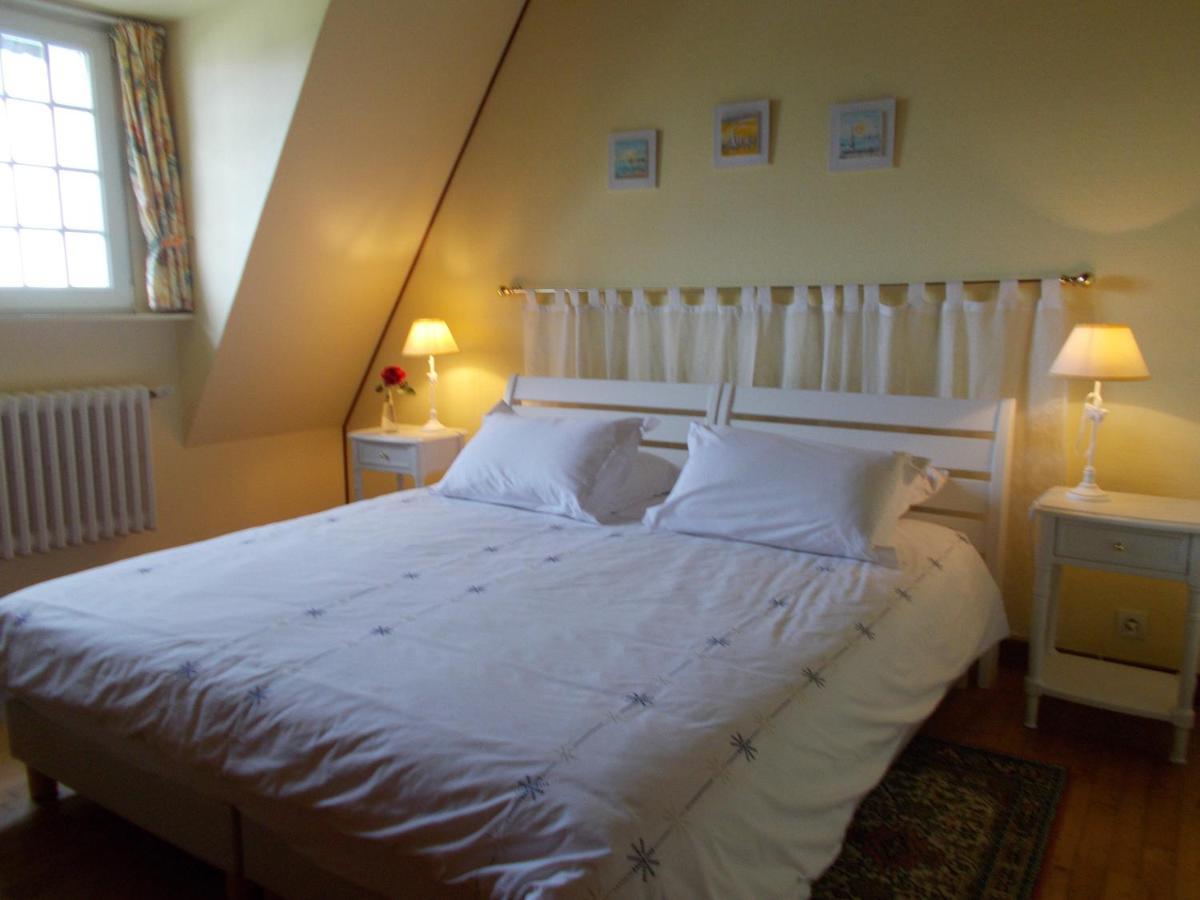 Les Ajoncs Bed & Breakfast Plougrescant Exterior photo