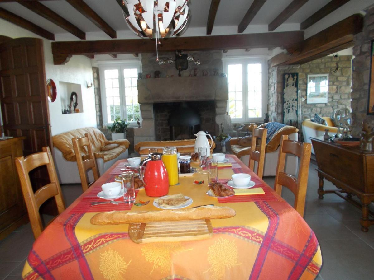 Les Ajoncs Bed & Breakfast Plougrescant Exterior photo